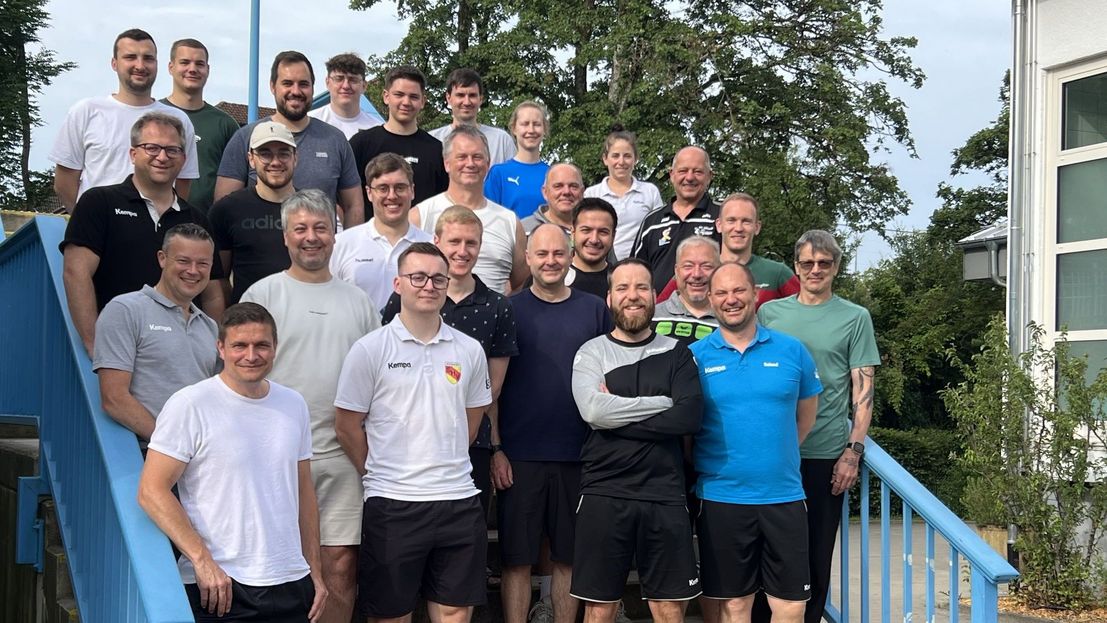 Die Schiedsrichter beim Verbandsliga-Lehrgang in Steinbach